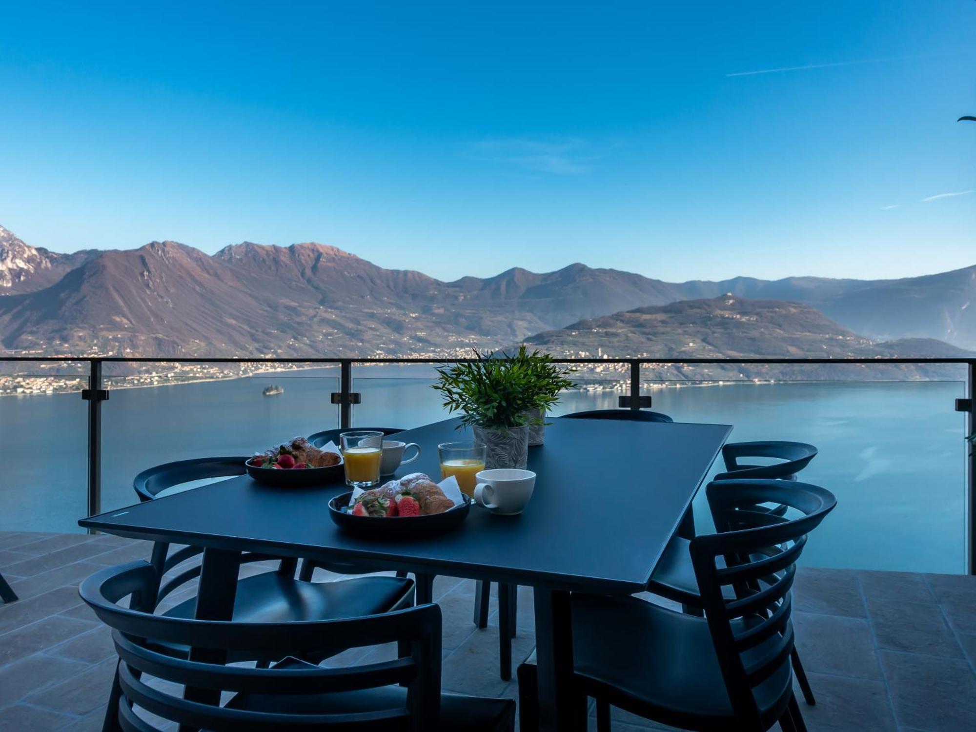 Mia Isola With Lake View, Garden And Swimming Pool Parzanica المظهر الخارجي الصورة