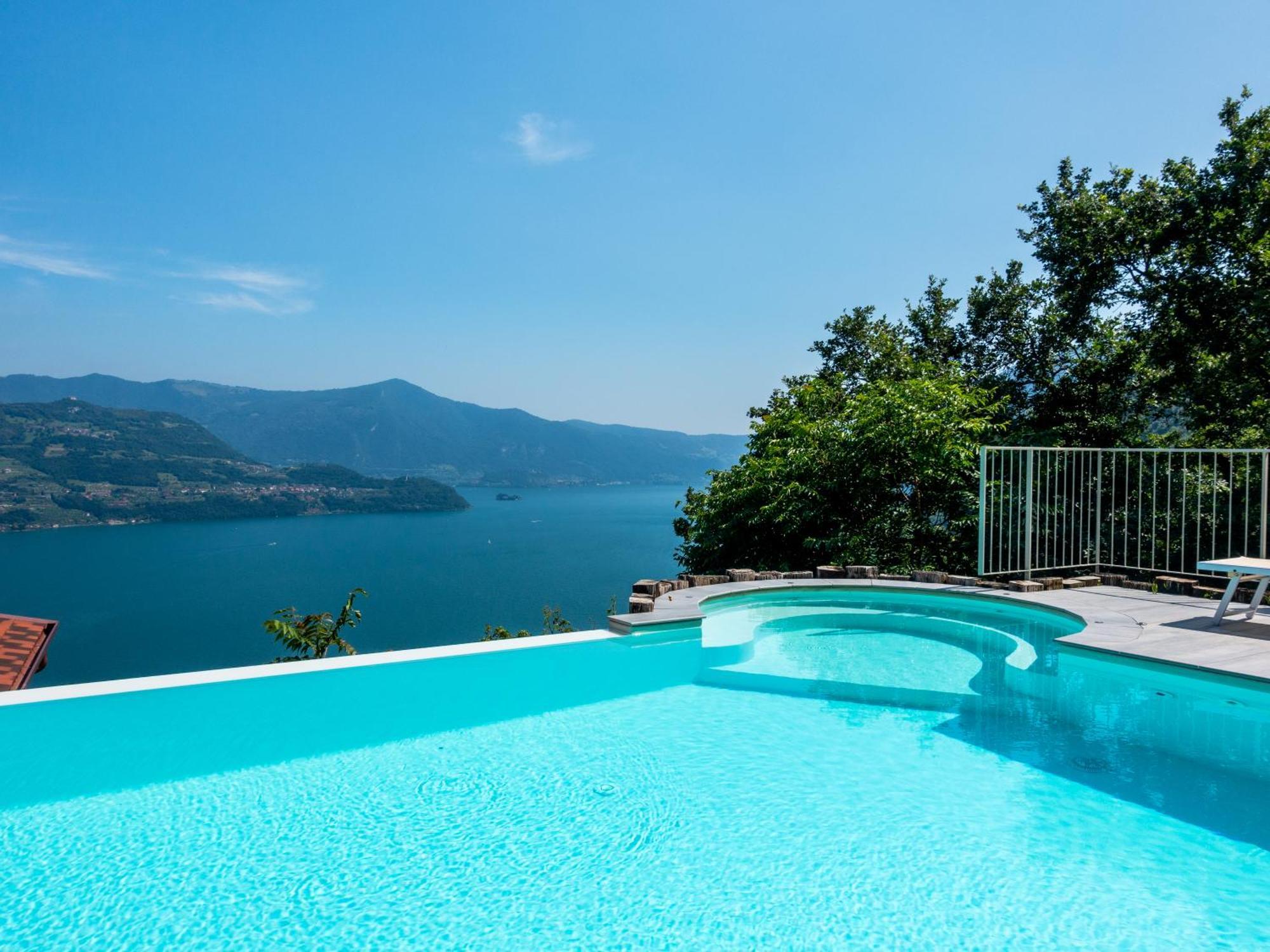 Mia Isola With Lake View, Garden And Swimming Pool Parzanica المظهر الخارجي الصورة